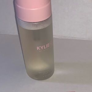 KYLIESKIN foaming face wash